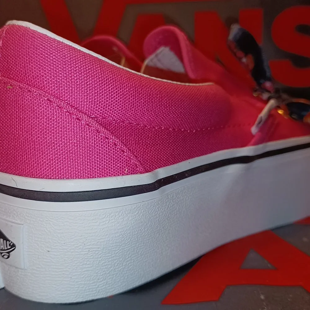 Vans Classic Slip-On P Women’s 5 Pink/Black Oversized Lace Carmine VN0A3…